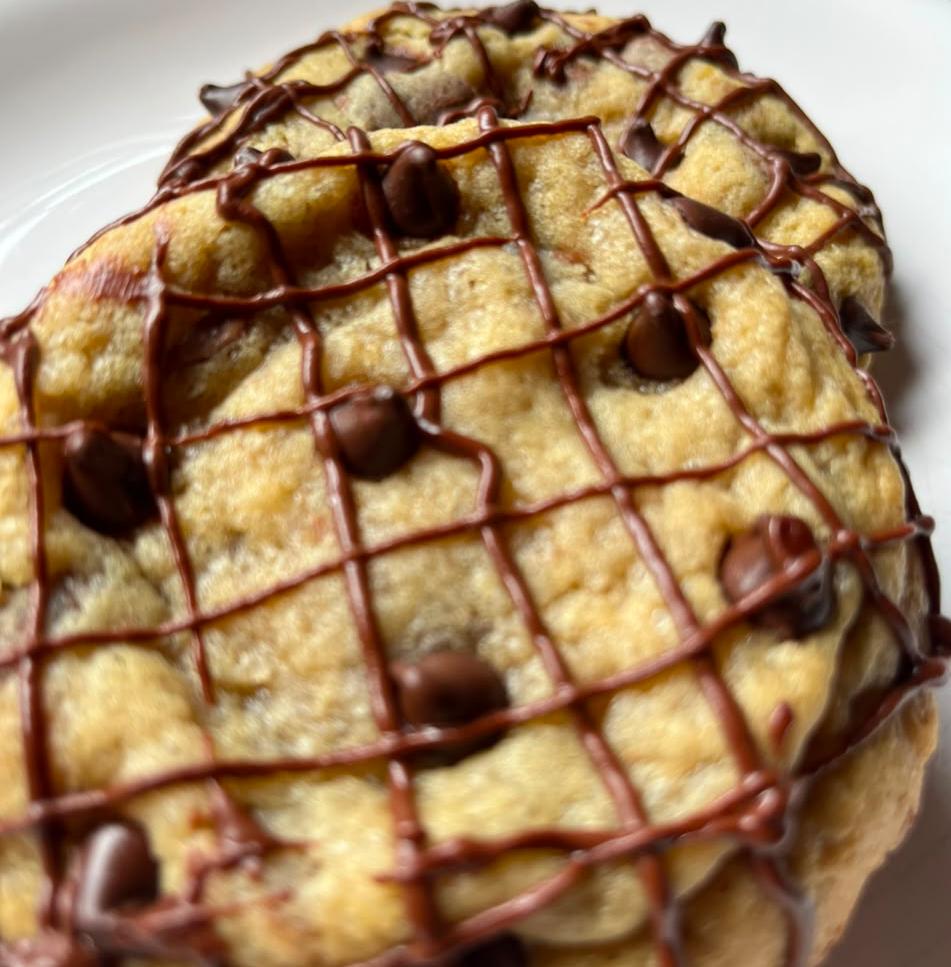 Cookie Vainilla con chips de chocolate y baño en rejilla