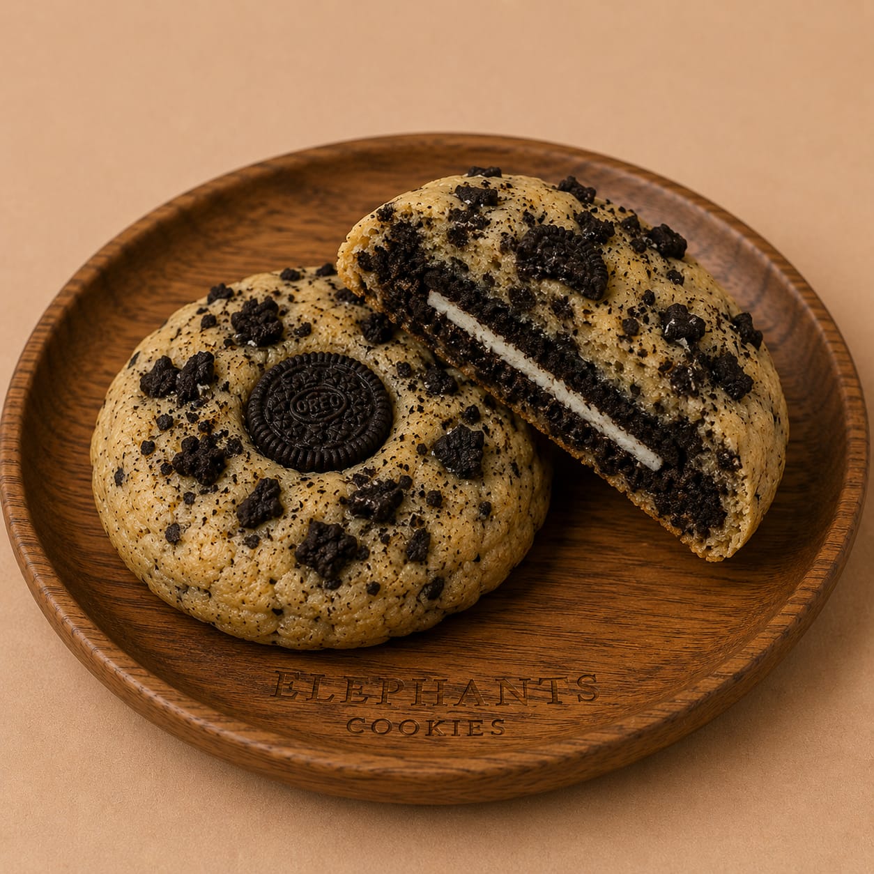 Cookie Doble Oreo Cream — detalle del relleno de crema y trozos de Oreo